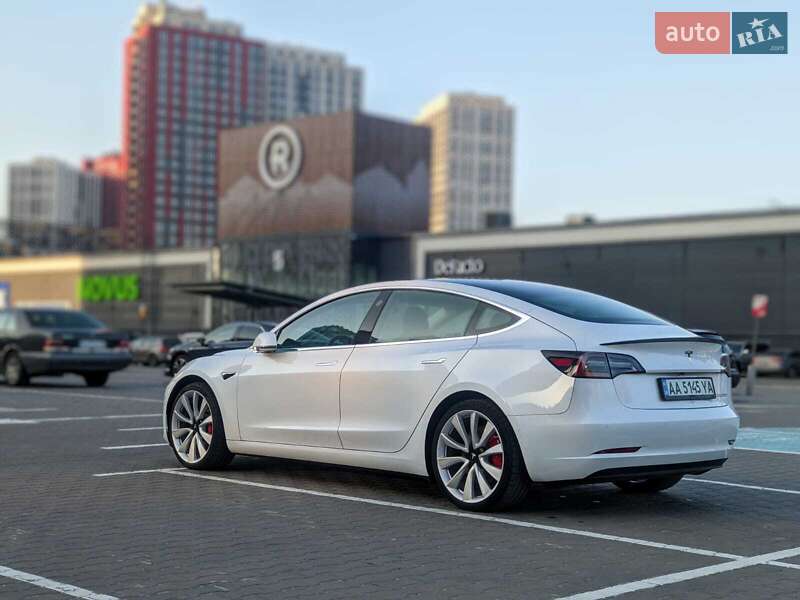 Седан Tesla Model 3 2019 в Києві