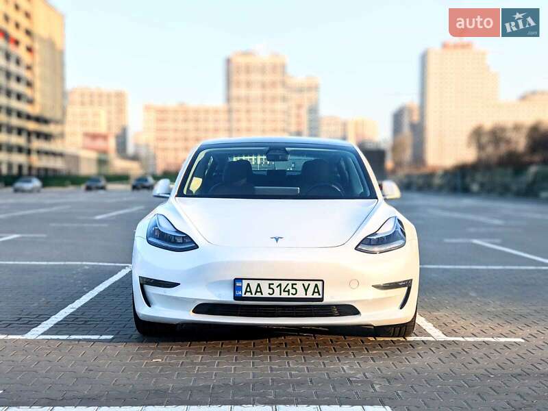 Седан Tesla Model 3 2019 в Києві