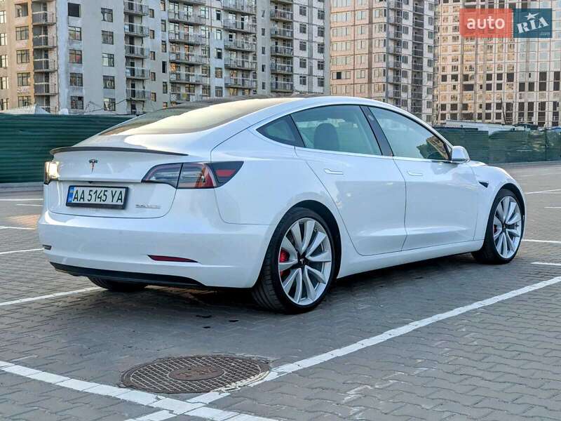 Седан Tesla Model 3 2019 в Киеве