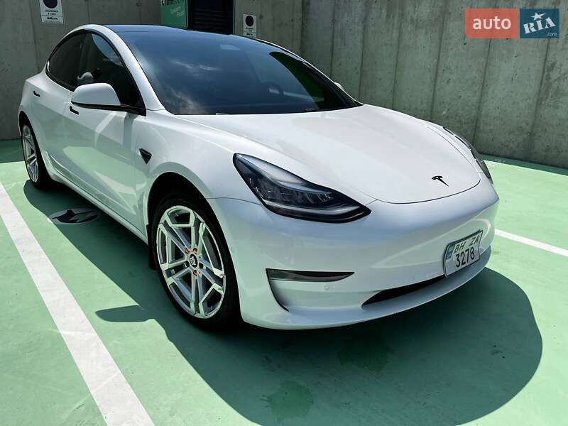 Седан Tesla Model 3 2018 в Одессе