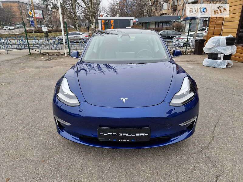Седан Tesla Model 3 2019 в Киеве