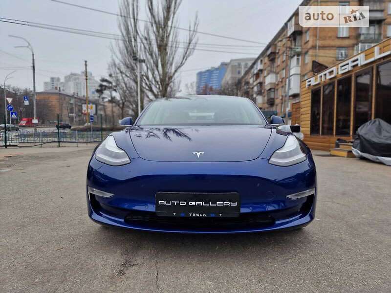 Седан Tesla Model 3 2019 в Киеве