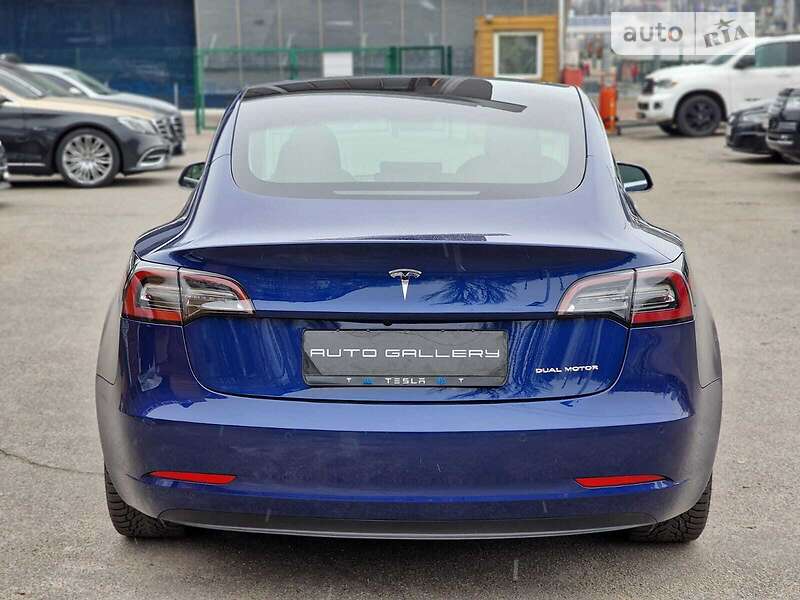 Седан Tesla Model 3 2019 в Киеве