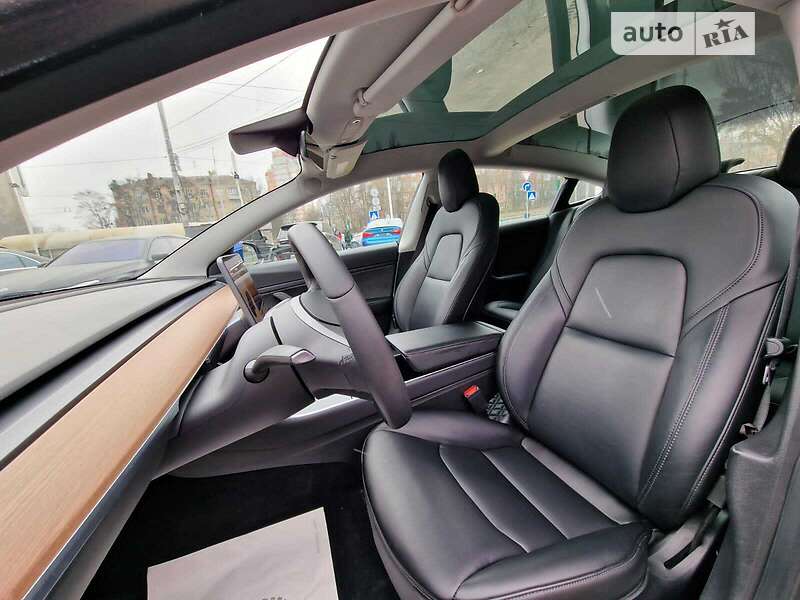 Седан Tesla Model 3 2019 в Киеве