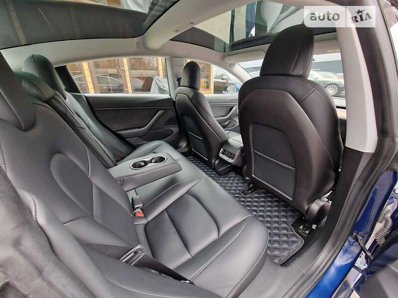 Седан Tesla Model 3 2019 в Киеве
