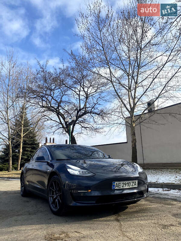 Седан Tesla Model 3 2018 в Дніпрі