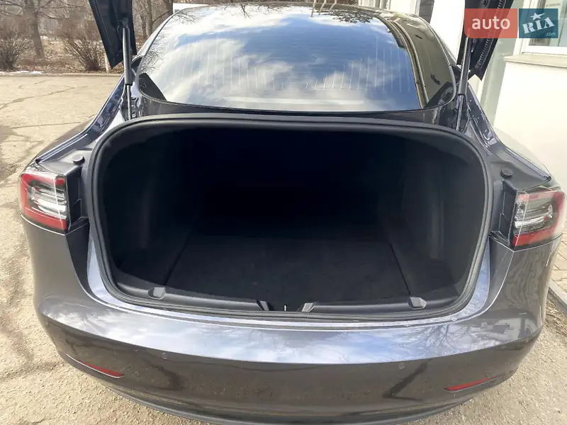 Седан Tesla Model 3 2018 в 