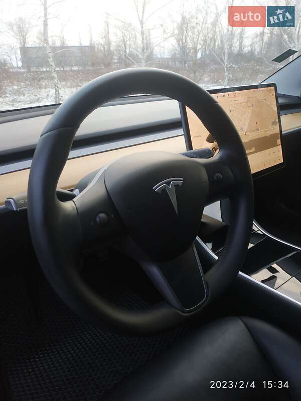Седан Tesla Model 3 2019 в Кременчуці