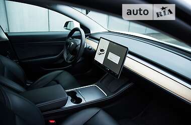 Седан Tesla Model 3 2021 в 