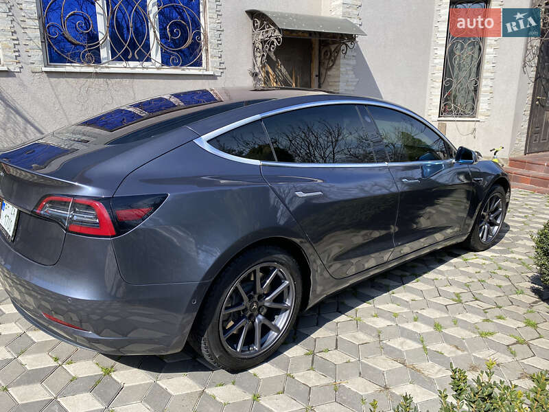 Седан Tesla Model 3 2018 в Одесі
