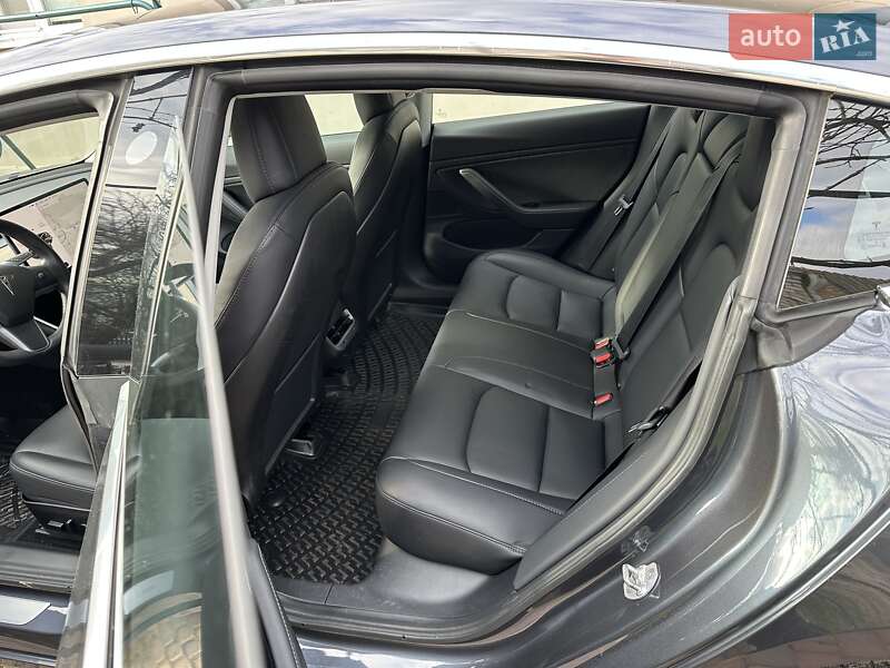 Седан Tesla Model 3 2018 в Кропивницком