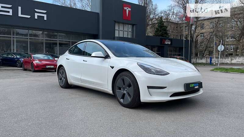 Седан Tesla Model 3 2021 в 