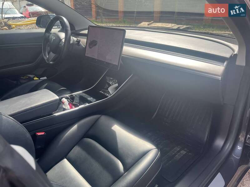 Седан Tesla Model 3 2018 в Києві