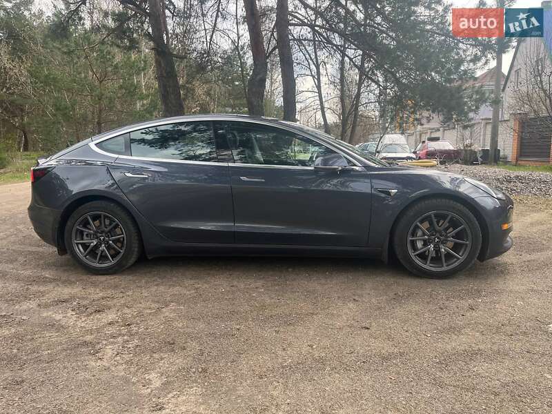 Седан Tesla Model 3 2018 в Києві