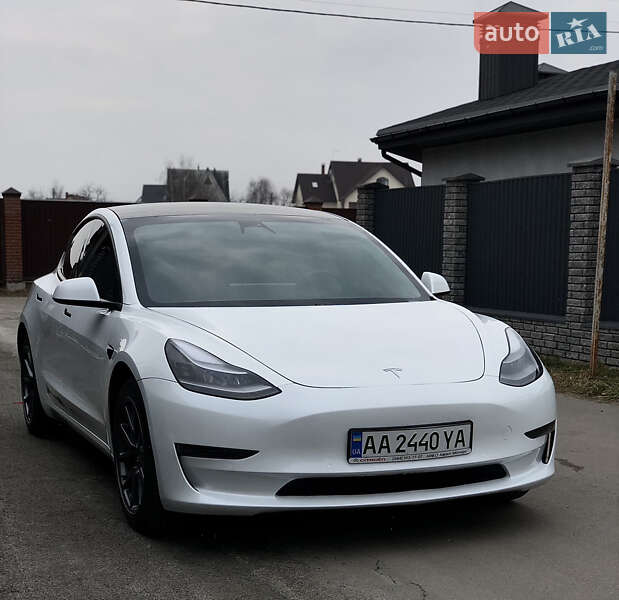 Седан Tesla Model 3 2021 в Києві