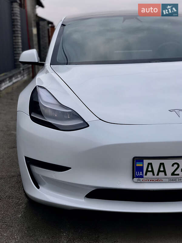 Седан Tesla Model 3 2021 в Киеве