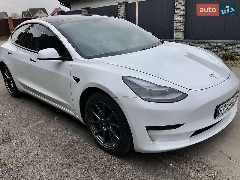 Седан Tesla Model 3 2021 в Києві