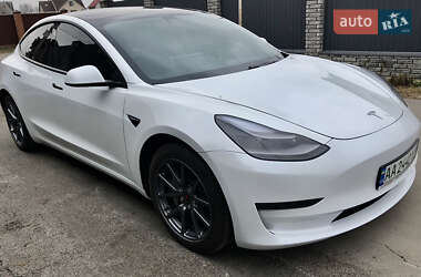 Седан Tesla Model 3 2021 в 