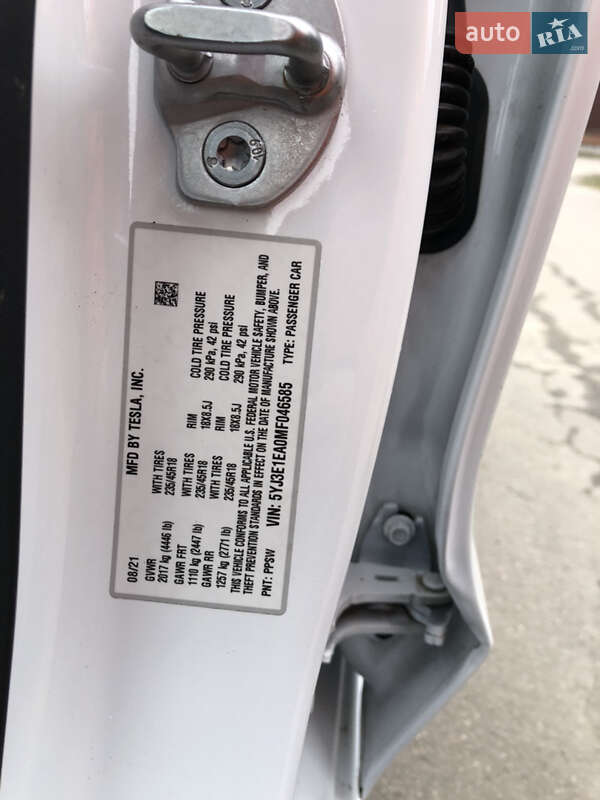 Седан Tesla Model 3 2021 в Киеве