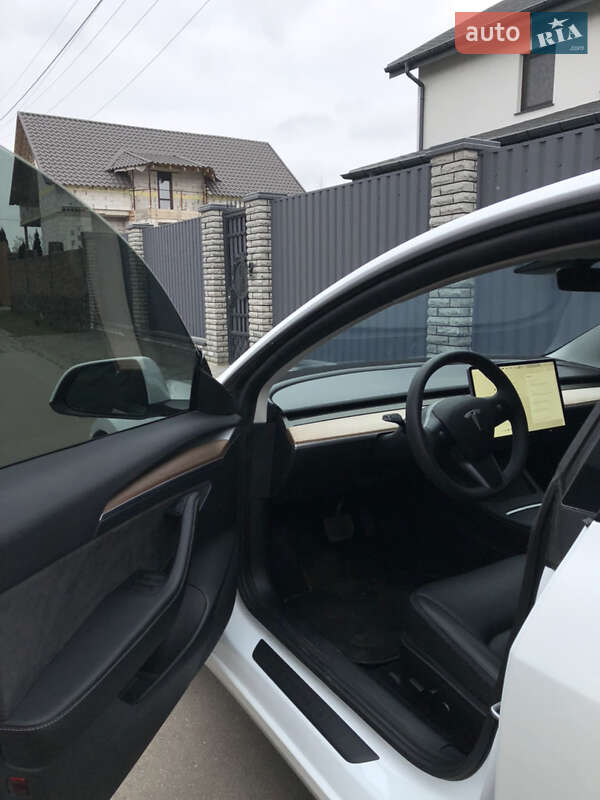 Седан Tesla Model 3 2021 в Киеве