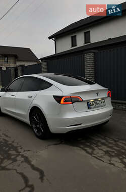 Седан Tesla Model 3 2021 в 