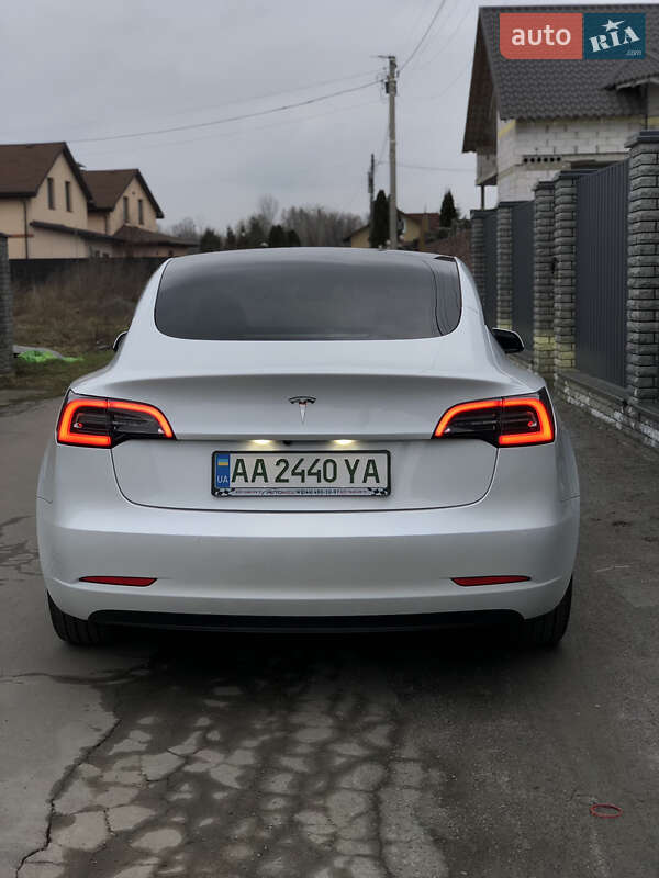 Седан Tesla Model 3 2021 в Киеве