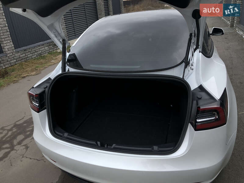 Седан Tesla Model 3 2021 в Киеве
