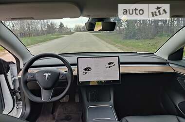 Седан Tesla Model 3 2021 в 