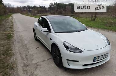 Седан Tesla Model 3 2021 в 