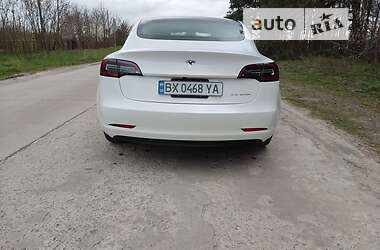Седан Tesla Model 3 2021 в 