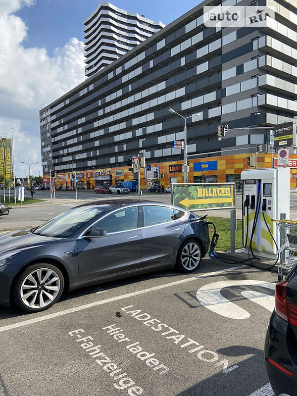 Седан Tesla Model 3 2018 в Киеве