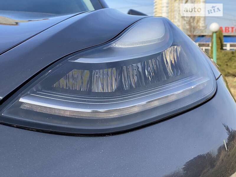 Седан Tesla Model 3 2019 в Харкові