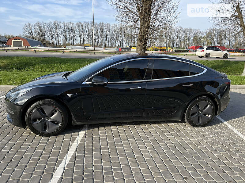 Седан Tesla Model 3 2019 в Виннице