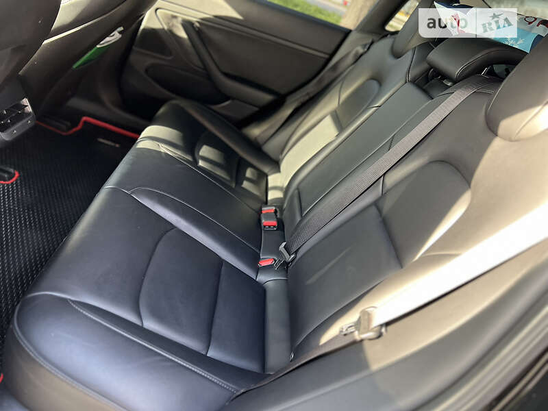 Седан Tesla Model 3 2019 в Виннице