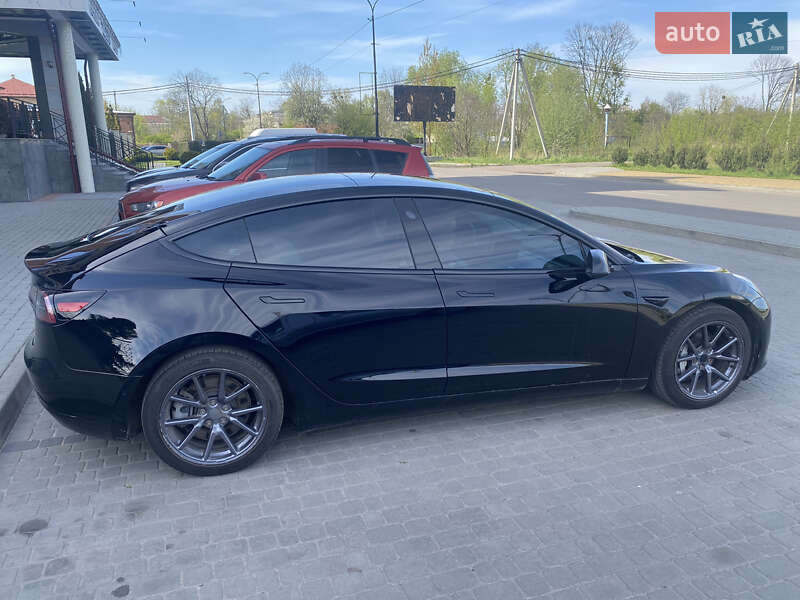 Седан Tesla Model 3 2019 в Шептицькому