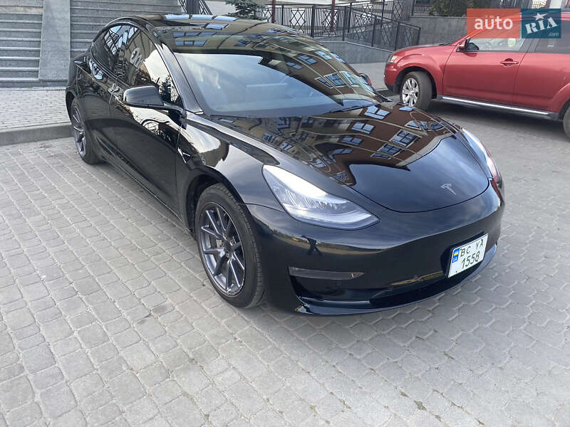 Седан Tesla Model 3 2019 в Шептицькому