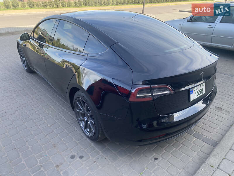 Седан Tesla Model 3 2019 в Шептицькому