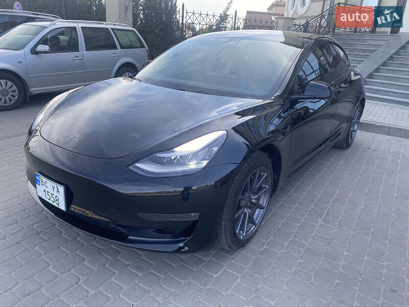 Седан Tesla Model 3 2019 в Шептицькому
