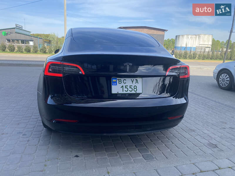 Седан Tesla Model 3 2019 в Шептицькому