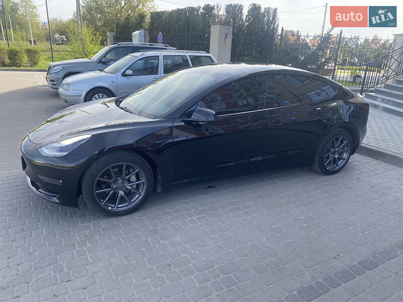 Седан Tesla Model 3 2019 в Шептицькому