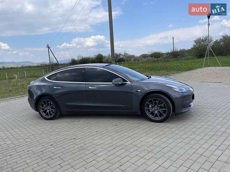Седан Tesla Model 3 2018 в Хусті