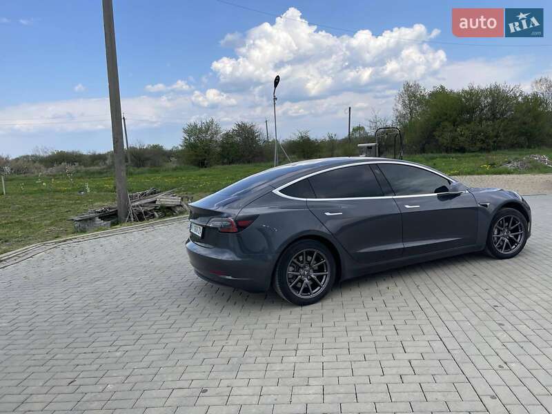 Седан Tesla Model 3 2018 в Хусті