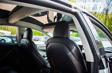 Седан Tesla Model 3 2022 в Киеве