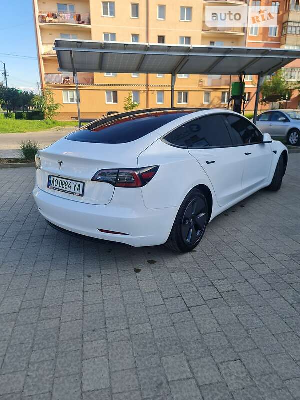 Седан Tesla Model 3 2021 в Мукачевому
