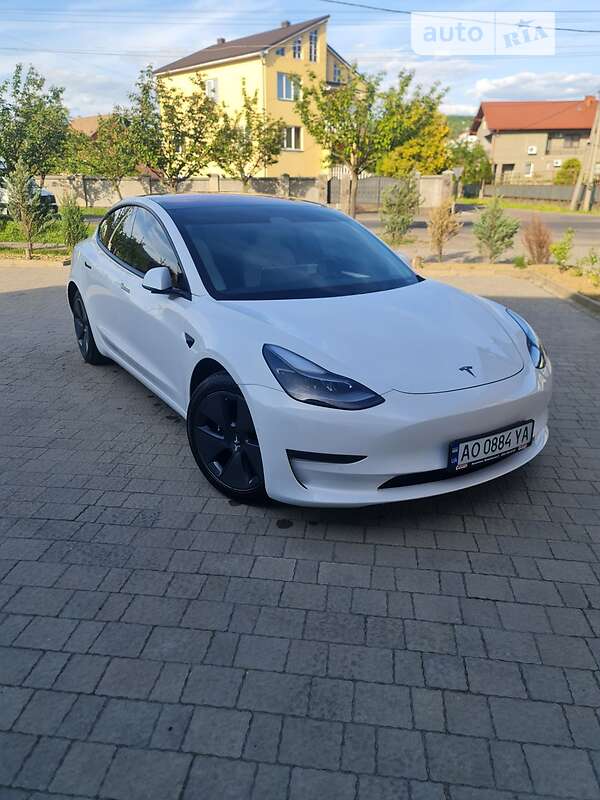 Седан Tesla Model 3 2021 в Мукачевому