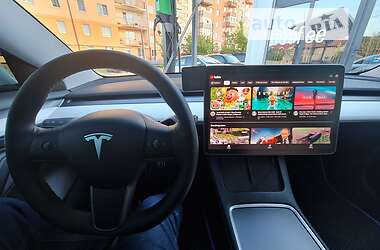 Седан Tesla Model 3 2021 в Мукачевому