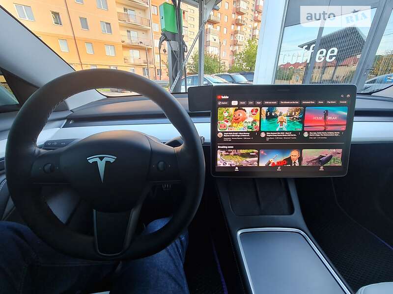 Седан Tesla Model 3 2021 в Мукачевому