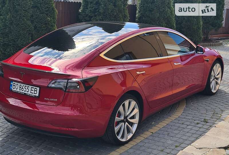 Седан Tesla Model 3 2018 в Кременце