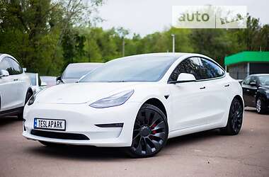 Седан Tesla Model 3 2021 в Киеве