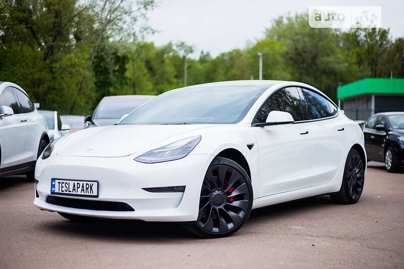 Седан Tesla Model 3 2021 в 